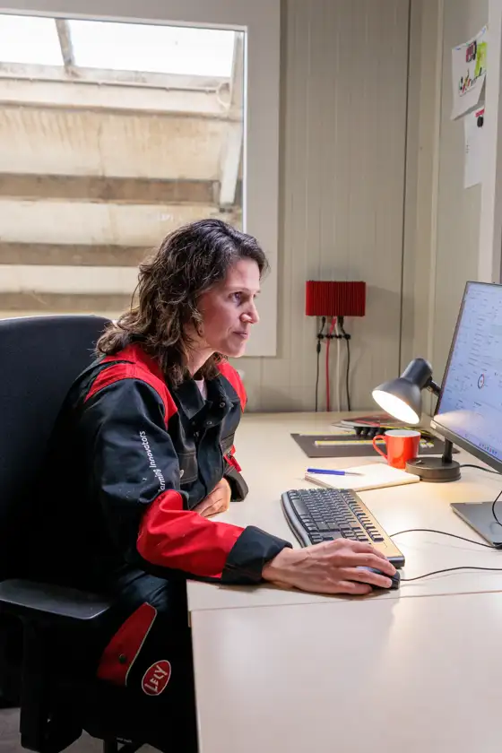 Lely Employee between cows in the paddock